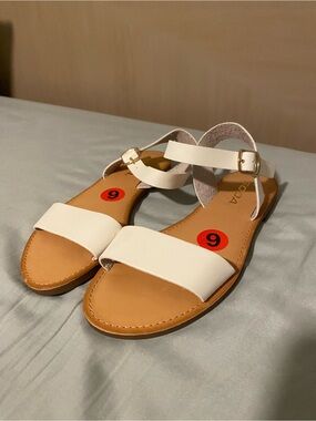 Women’s White Strappy Flat Sandals - Size 6